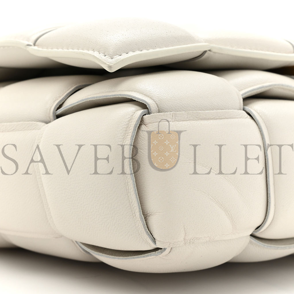 BOTTEGA VENETA LAMBSKIN MAXI INTRECCIO PADDED CHAIN CASSETTE CROSSBODY BAG WHITE (25*17*8cm)